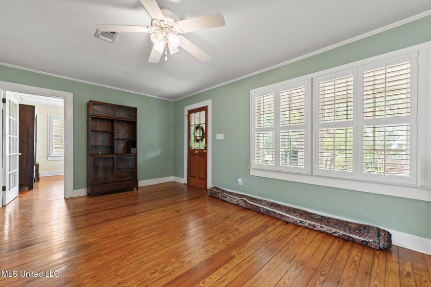 Adorable 1960's cottage in the heart of the Historic District of - photo 5