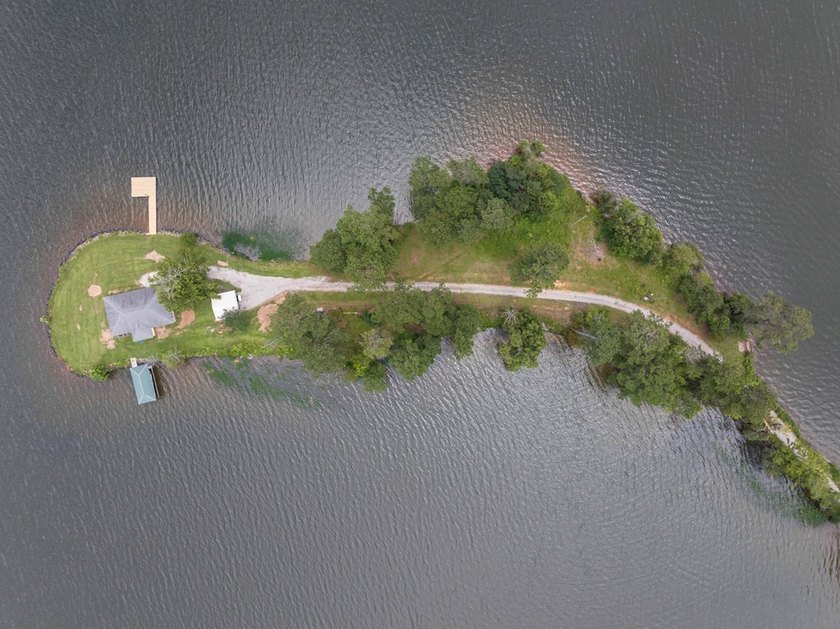 Rare opportunity on Lake Harding. Situated on a premier, deeded - photo 4