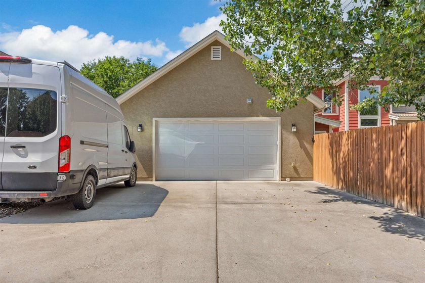 Welcome to your dream home in the highly sought-after Stoney - photo 33