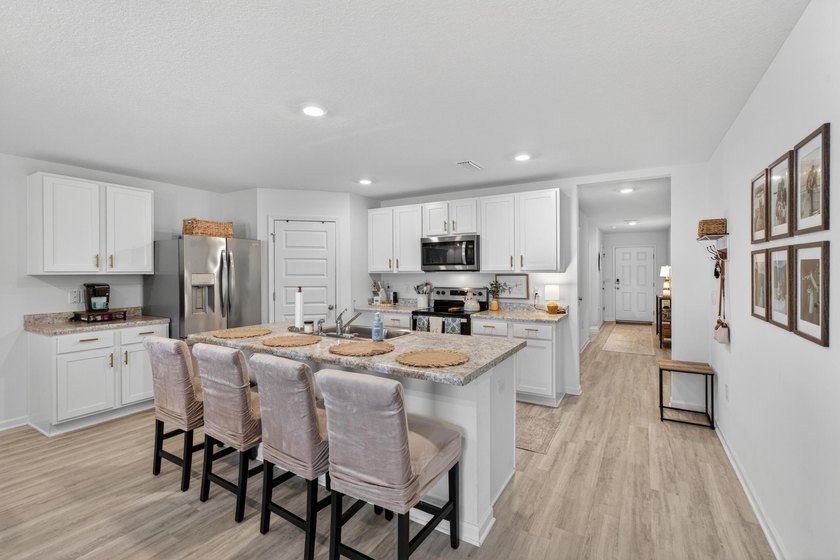 Welcome to 51 Silverthorn Street in Freeport -- a stylish and - photo 34