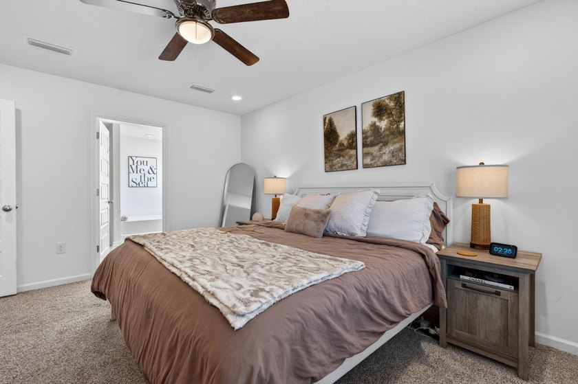 Welcome to 51 Silverthorn Street in Freeport -- a stylish and - photo 42