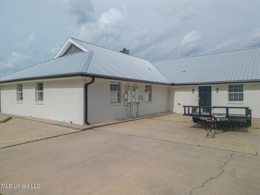 Fully Leased 3,118 SF Bay St. Louis Medical Office Building- - photo 3