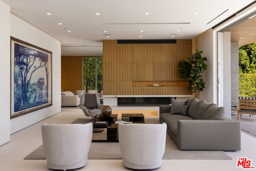 Perched on a secluded promontory above the Sunset Strip, this - photo 3