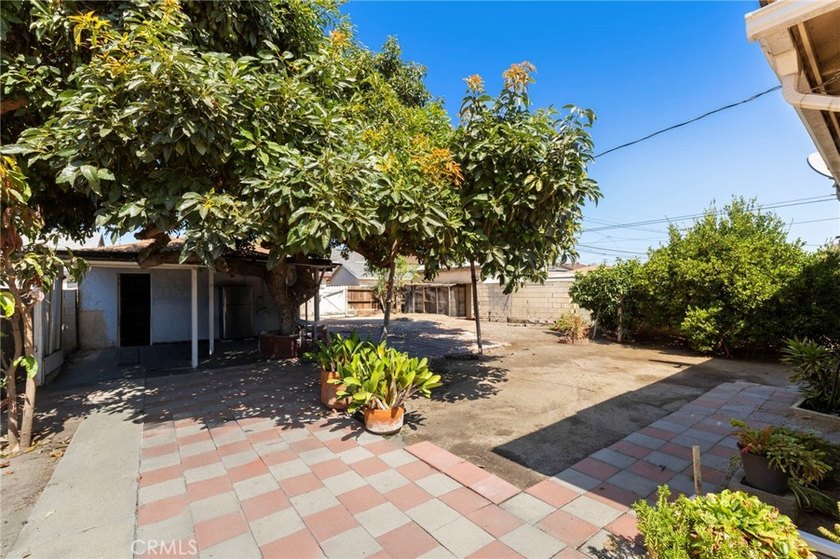 This charming 2-bedroom, 1-bathroom home offers an excellent - photo 18