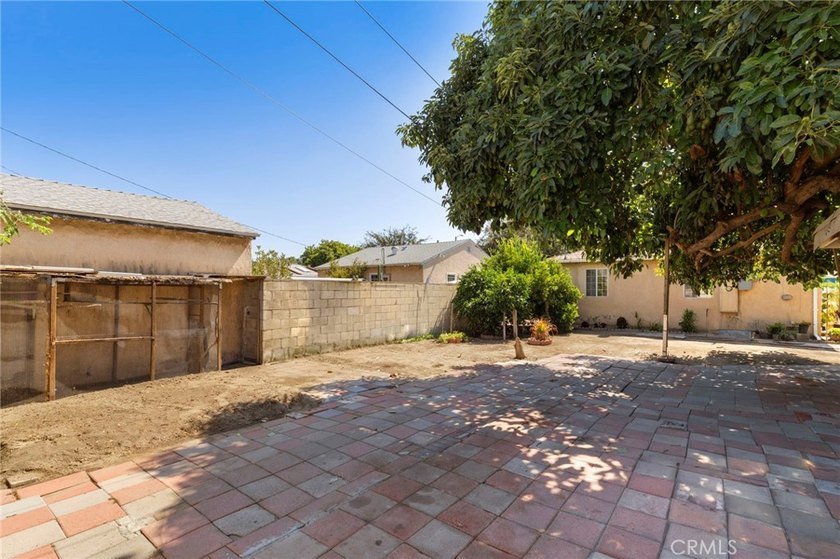 This charming 2-bedroom, 1-bathroom home offers an excellent - photo 19