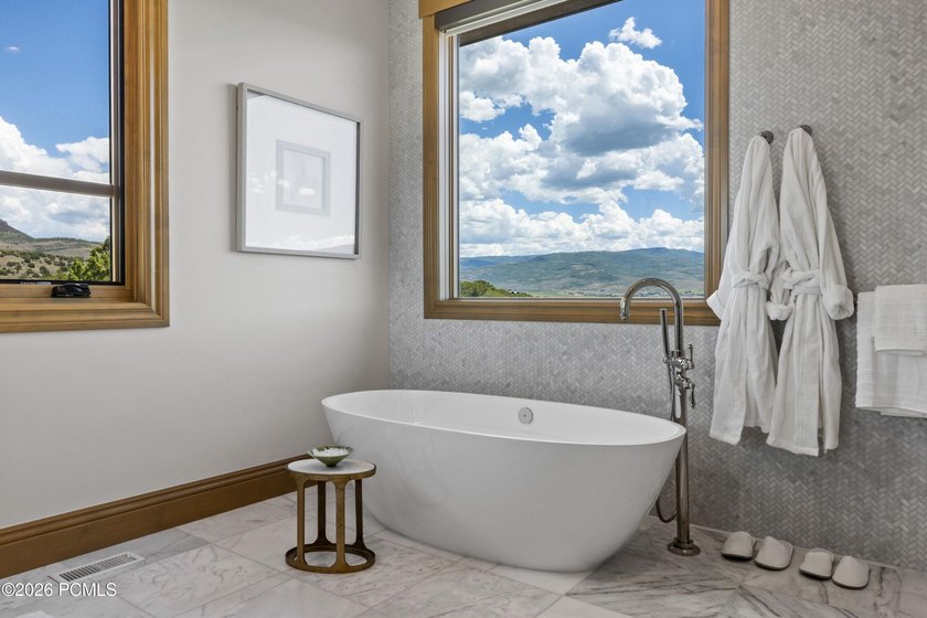 Introducing the most significant private estate ever offered in - photo 28