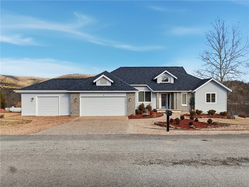 Elegant, updated 1,976 sq ft home offering sweeping views of - photo 2