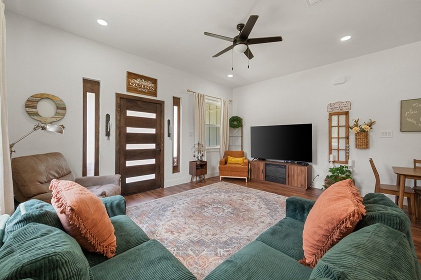 Stunning turnkey home with a fully furnished option available! - photo 3