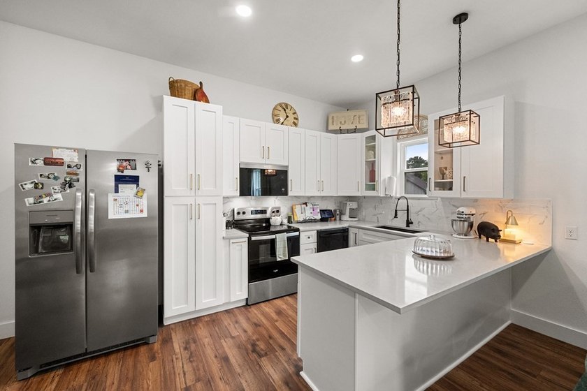 Stunning turnkey home with a fully furnished option available! - photo 4