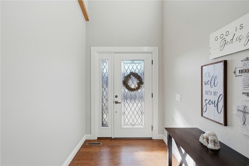 Elegant, updated 1,976 sq ft home offering sweeping views of - photo 6
