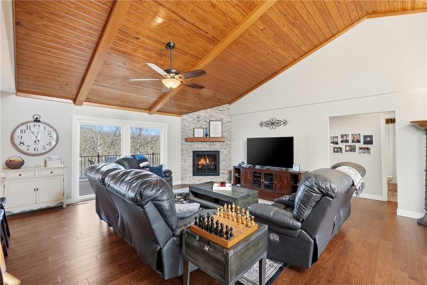 Elegant, updated 1,976 sq ft home offering sweeping views of - photo 7