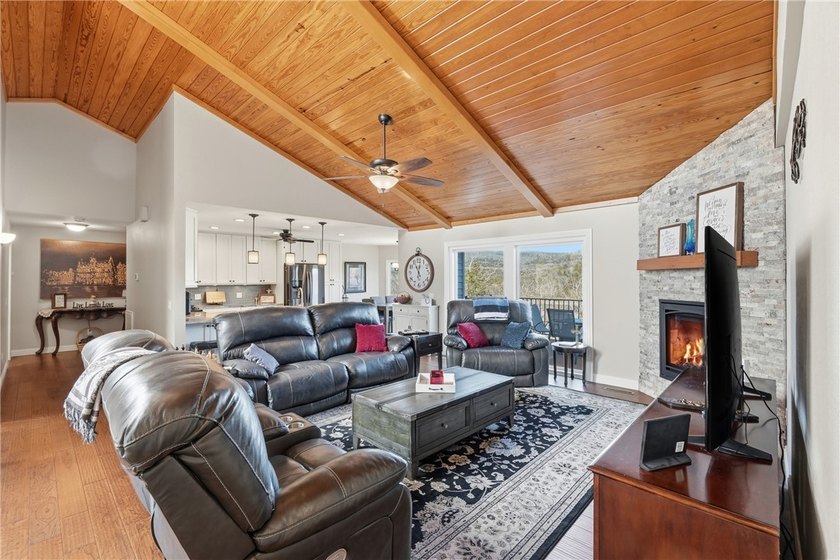 Elegant, updated 1,976 sq ft home offering sweeping views of - photo 9