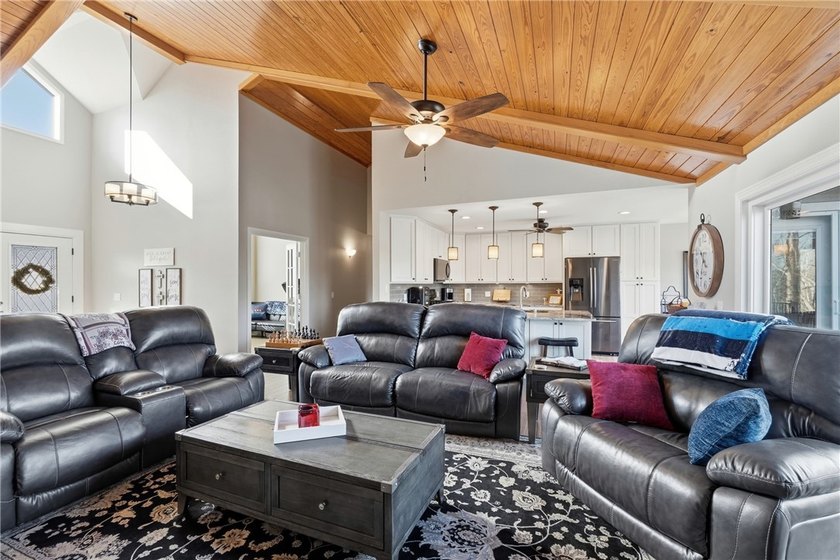 Elegant, updated 1,976 sq ft home offering sweeping views of - photo 10