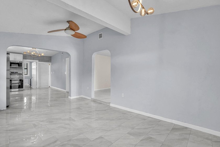 Fully updated 3BR/2BA home in historic North Palm Beach with 1 - photo 8