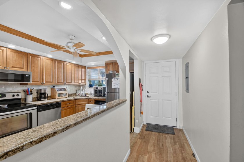 Welcome home to this beautifully maintained first-floor condo - photo 18