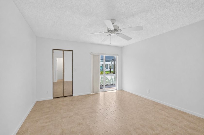 Welcome home to this beautifully maintained first-floor condo - photo 42