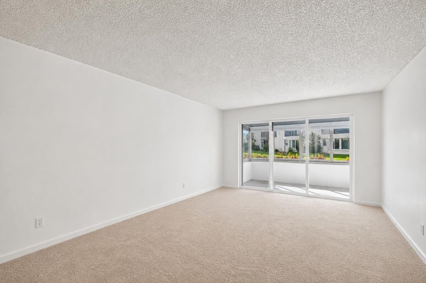 Welcome home to this beautifully maintained first-floor condo - photo 43