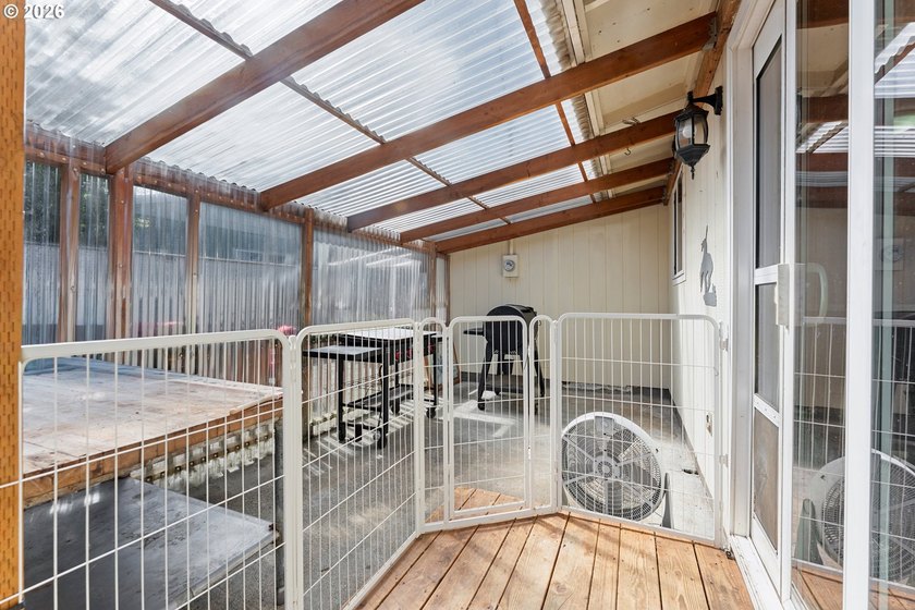 Tastefully updated single-level home in the heart of Coos Bay! - photo 28