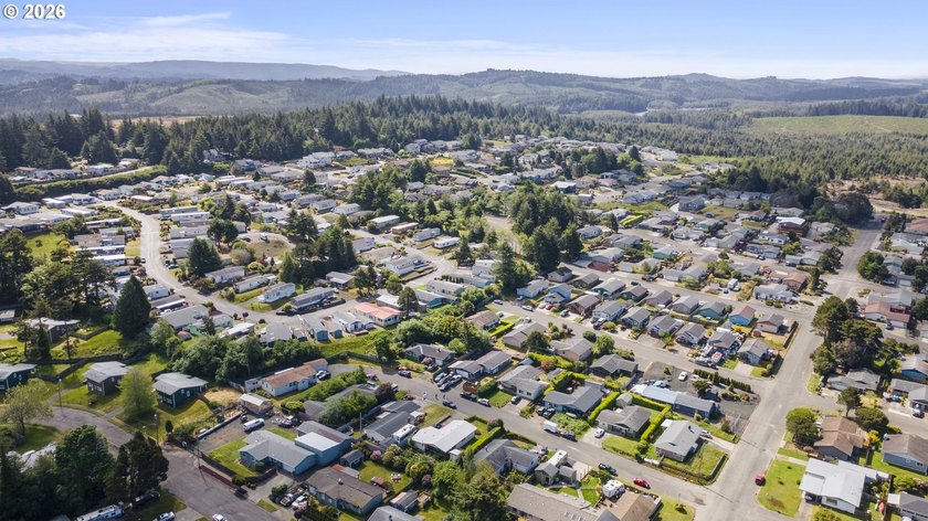 Tastefully updated single-level home in the heart of Coos Bay! - photo 41