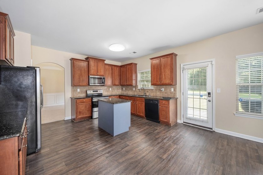 21 Avery Drive welcomes you home! This move-in ready home offers - photo 9