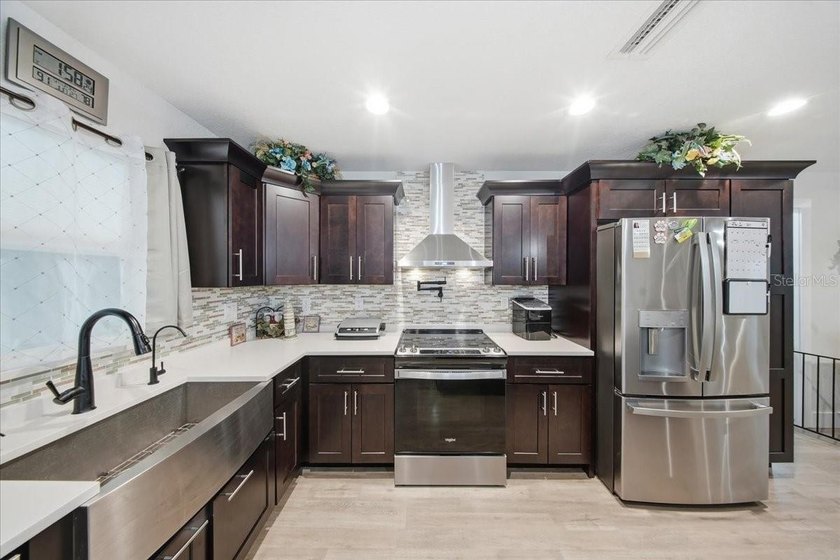 Beautifully maintained 3/2 home offers a blend of modern comfort - photo 50