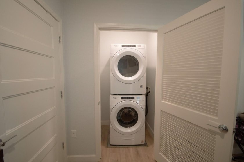 New Price~Great Location! Discover this 1 bedroom + Den &amp; 1.5 - photo 12