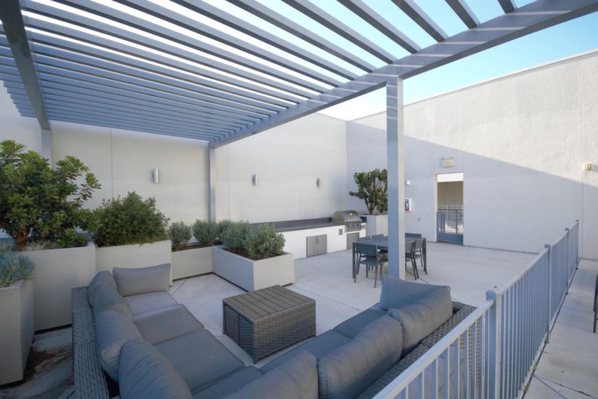 New Price~Great Location! Discover this 1 bedroom + Den &amp; 1.5 - photo 16