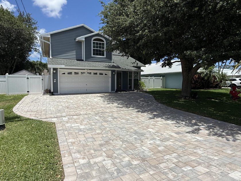 Rare opportunity in sought-after North Palm Beach Heights! This - photo 4