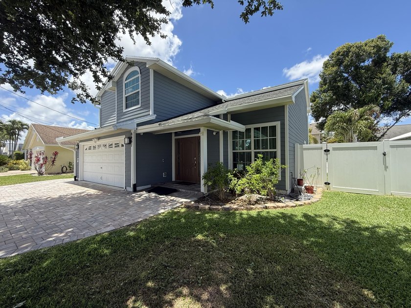 Rare opportunity in sought-after North Palm Beach Heights! This - photo 5