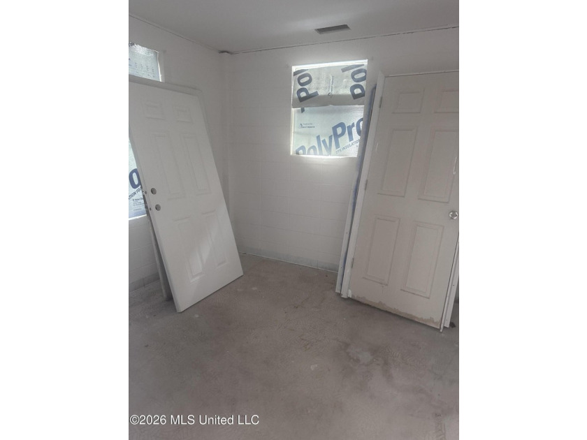 Endless possibilities await in this spacious two-story building - photo 11