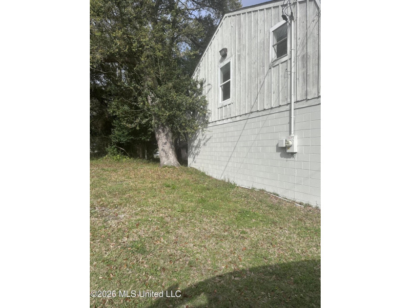 Endless possibilities await in this spacious two-story building - photo 14