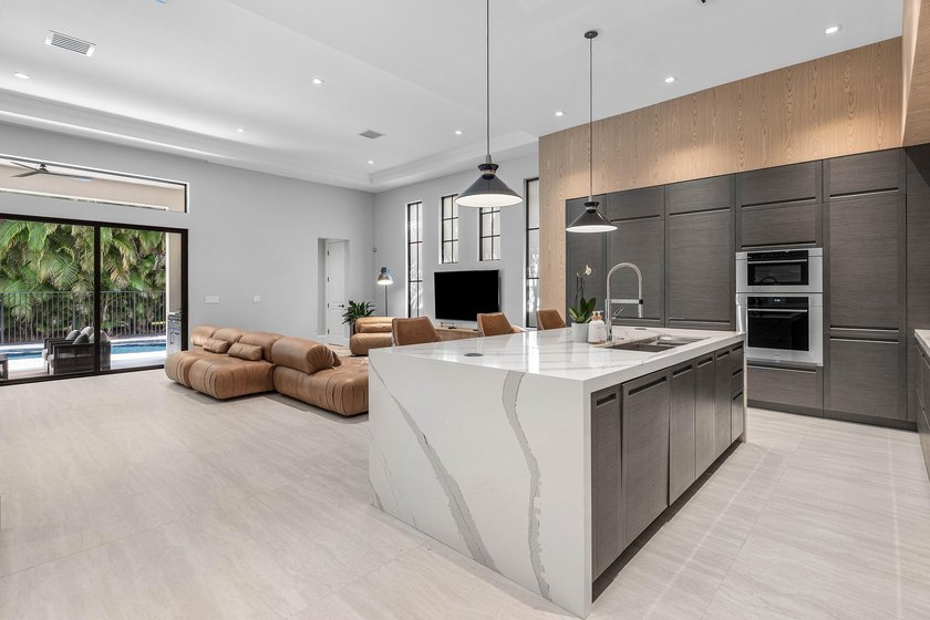 Welcome to this stunning fully renovated home with - photo 15