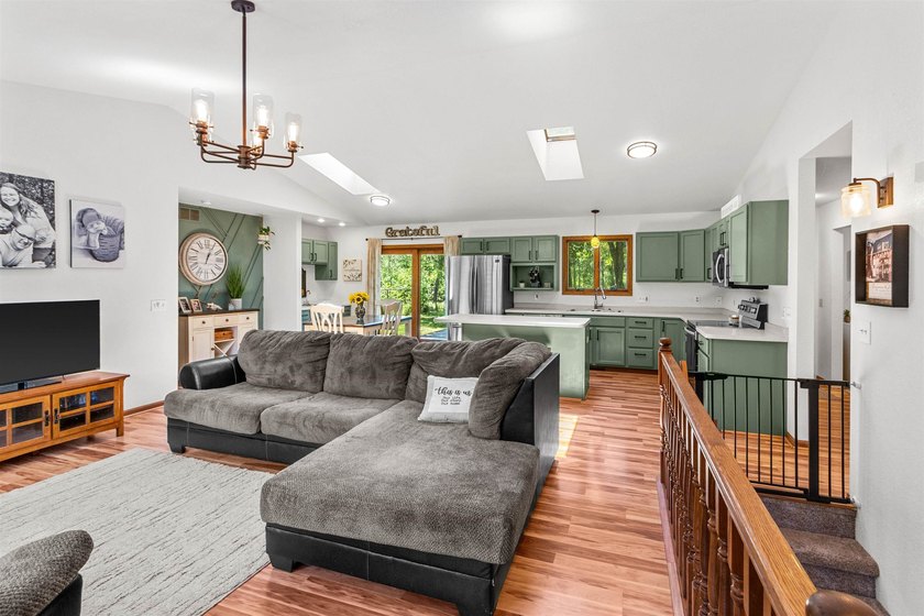 Whether you're searching for a year-round home or the perfect - photo 21