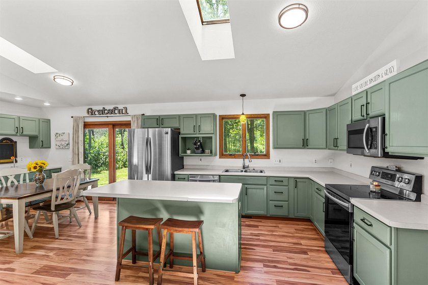 Whether you're searching for a year-round home or the perfect - photo 22