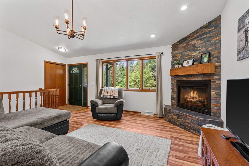 Whether you're searching for a year-round home or the perfect - photo 29
