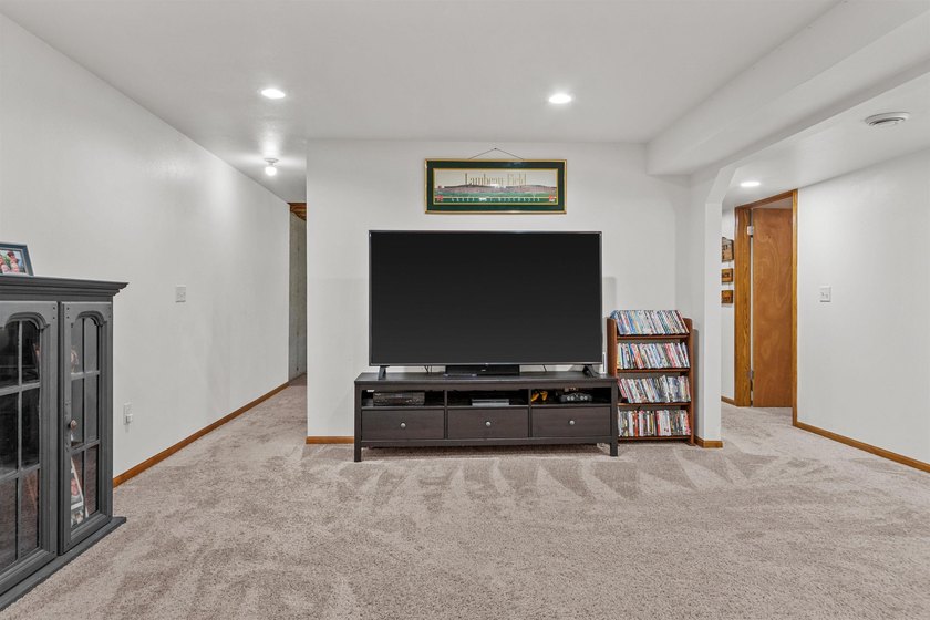 Whether you're searching for a year-round home or the perfect - photo 43