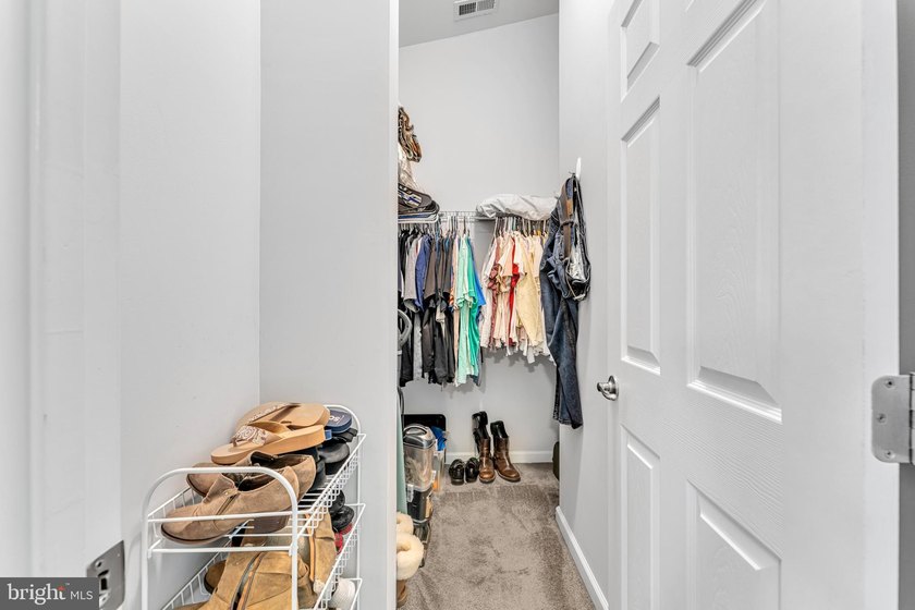 Welcome to this beautifully maintained end-unit townhome in the - photo 22