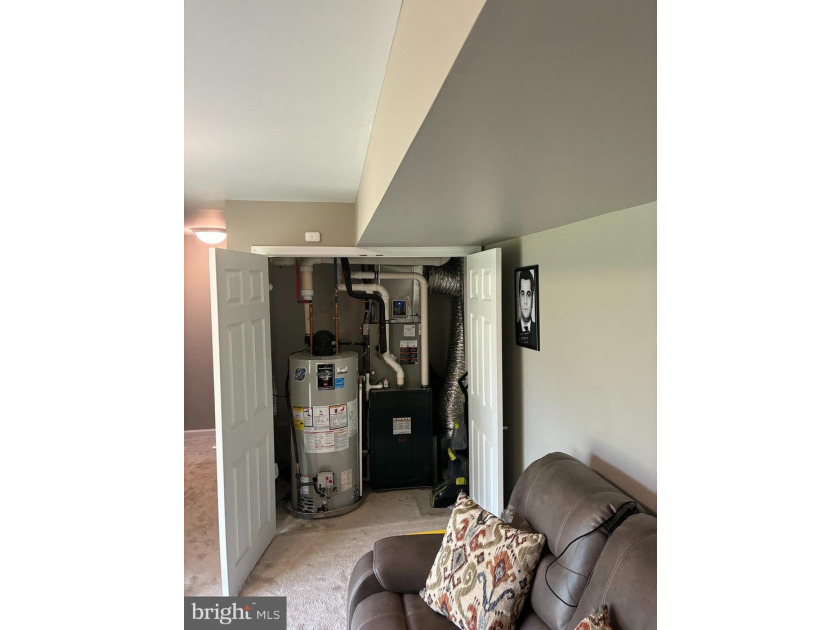 Welcome to this beautifully maintained end-unit townhome in the - photo 31