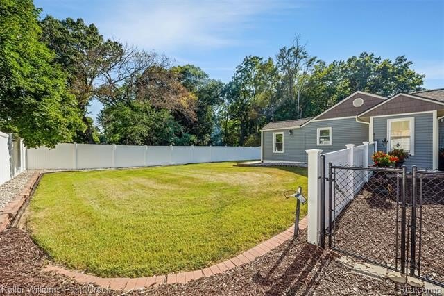 Welcome to 423 East Road! This updated 3 bedroom, 2 full bath - photo 33
