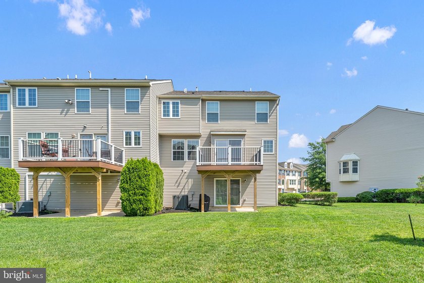 Welcome to this beautifully maintained end-unit townhome in the - photo 35