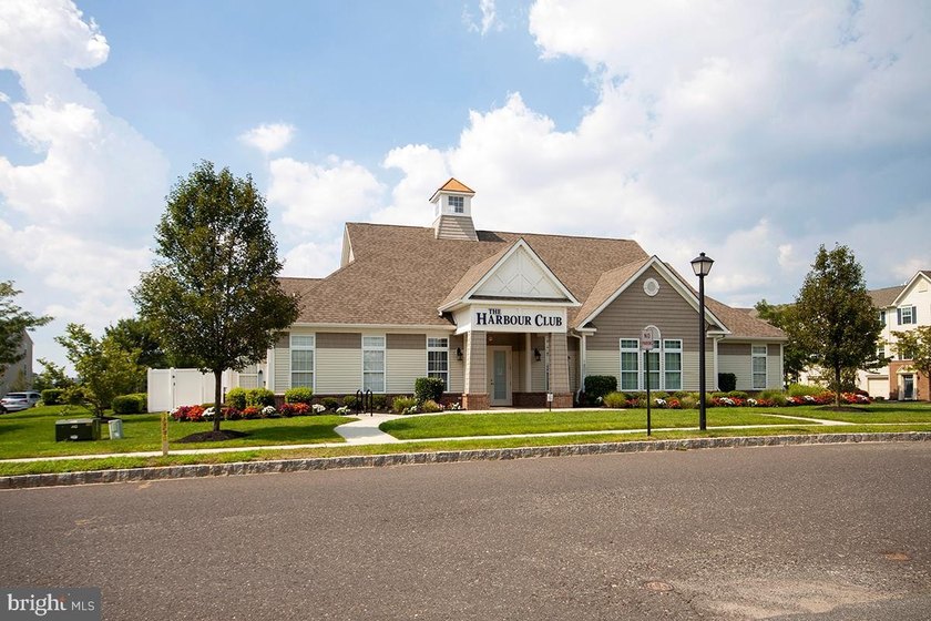 Welcome to this beautifully maintained end-unit townhome in the - photo 44