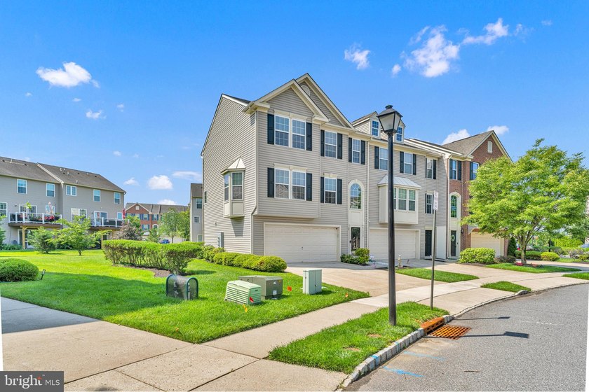 Welcome to this beautifully maintained end-unit townhome in the - photo 49