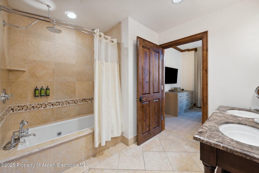Enjoy prime summer time in Aspen. 2024 renovations completed - photo 12