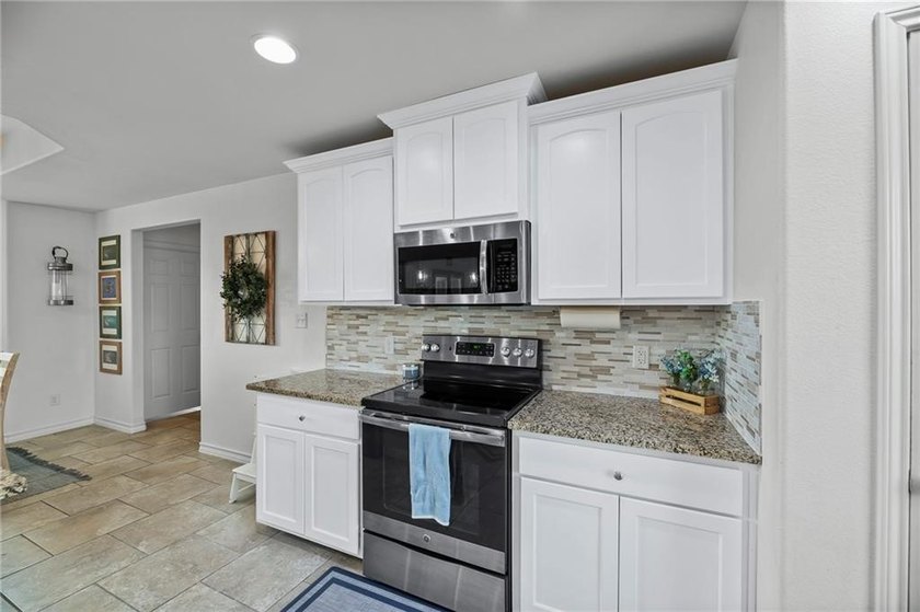 Waterfront living just got an upgrade. Welcome to 106 Dove Drive - photo 12