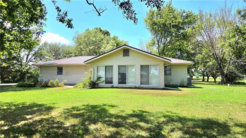 Discover the perfect blend of country living and convenience - photo 2
