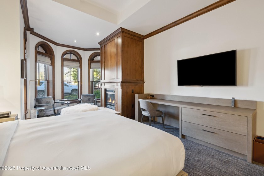 Enjoy prime summer time in Aspen. 2024 renovations completed - photo 17