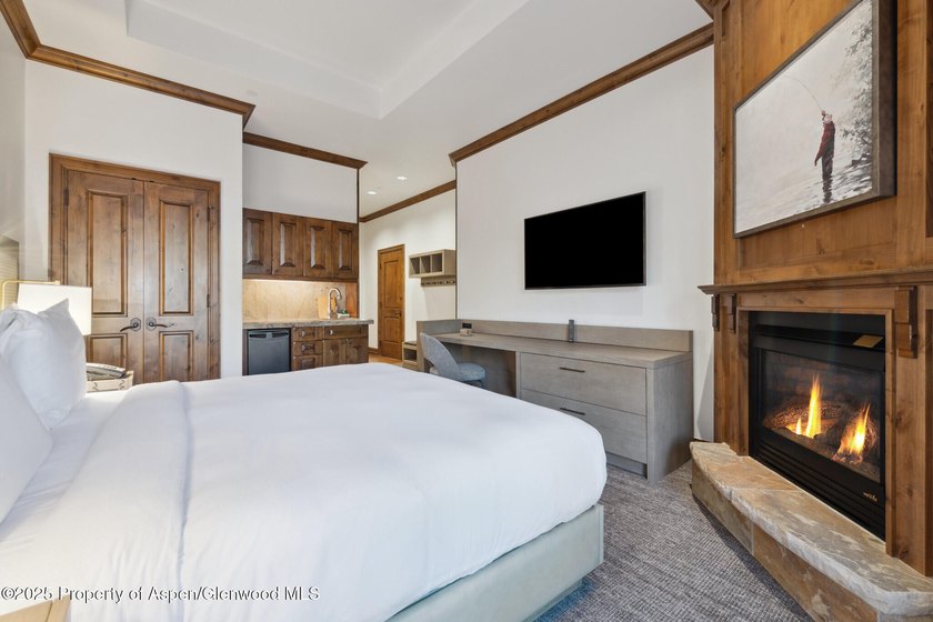 Enjoy prime summer time in Aspen. 2024 renovations completed - photo 22