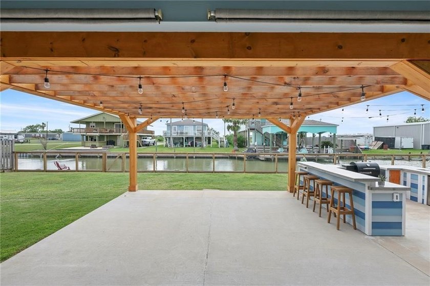 Waterfront living just got an upgrade. Welcome to 106 Dove Drive - photo 30