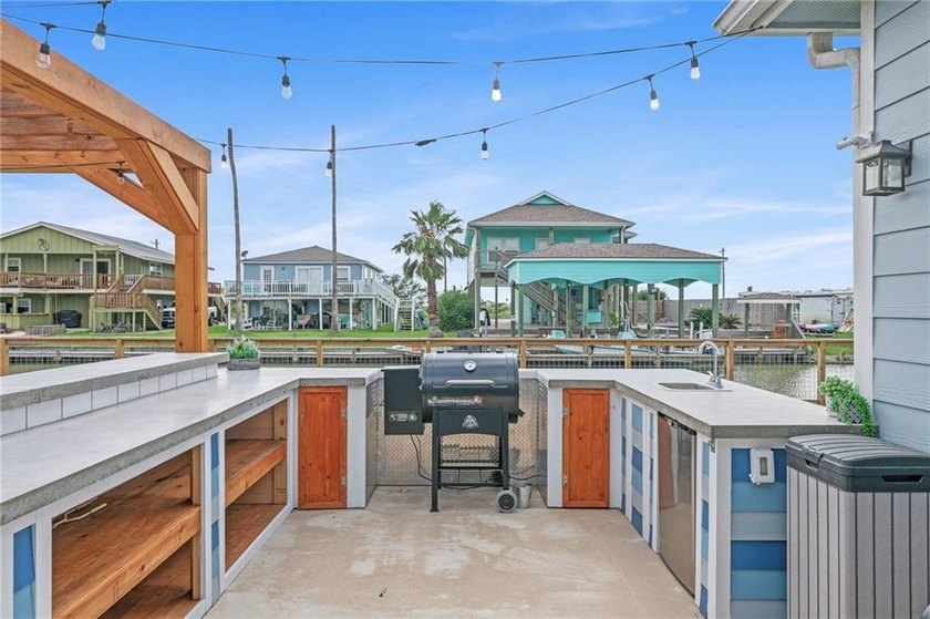 Waterfront living just got an upgrade. Welcome to 106 Dove Drive - photo 33
