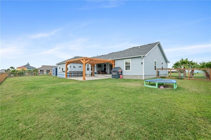 Waterfront living just got an upgrade. Welcome to 106 Dove Drive - photo 35
